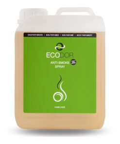 Witte 2,5 liter navul jerrycan EcoSmoke van Ecodor tegen rooklucht, met een witte dop en een groene sticker met gebruiksaanwijzing en productinformatie op de achterkant. Op de voorkant staan de merknaam Ecodor en EcoSmoke, samen met een afbeelding.