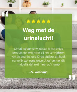 Afbeelding met een klantreview over het verwijderen van urinelucht, geplaatst over een foto van een gezin op een bank, met tekst en sterrenbeoordeling.