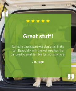 Hond in kofferbak met klantreview over EcoCar Ontgeurder